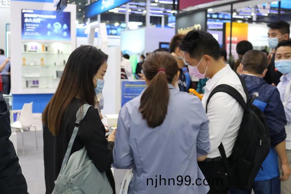 冠(guan)華偉(wei)業(ye)-抽(chou)獎(jiang)現場1