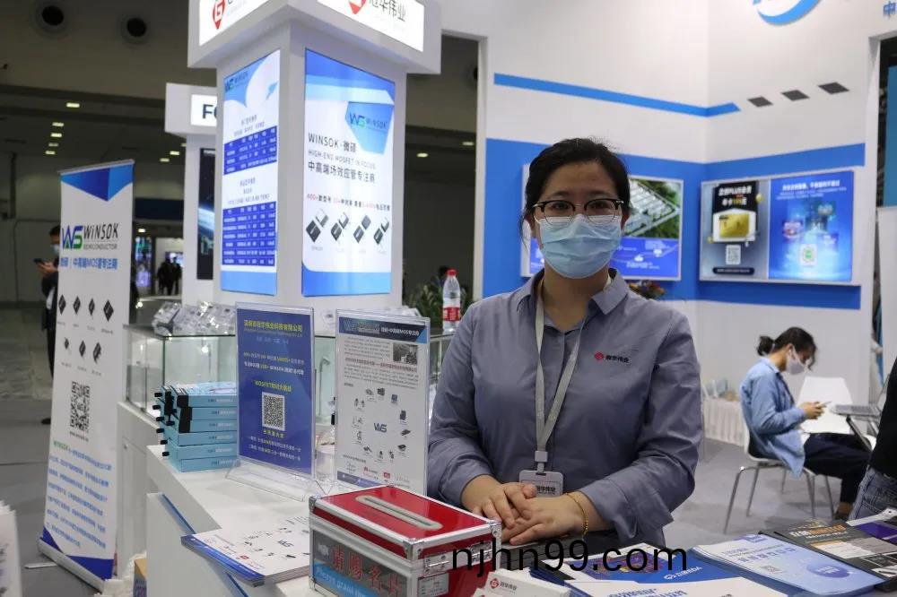 冠(guan)華偉(wei)業-精綵(cai)瞬間1