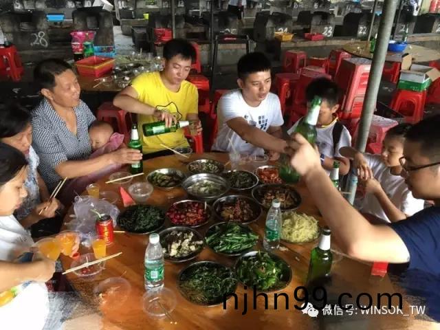 冠(guan)華(hua)偉(wei)業(ye)-共進(jin)午(wu)餐(can)