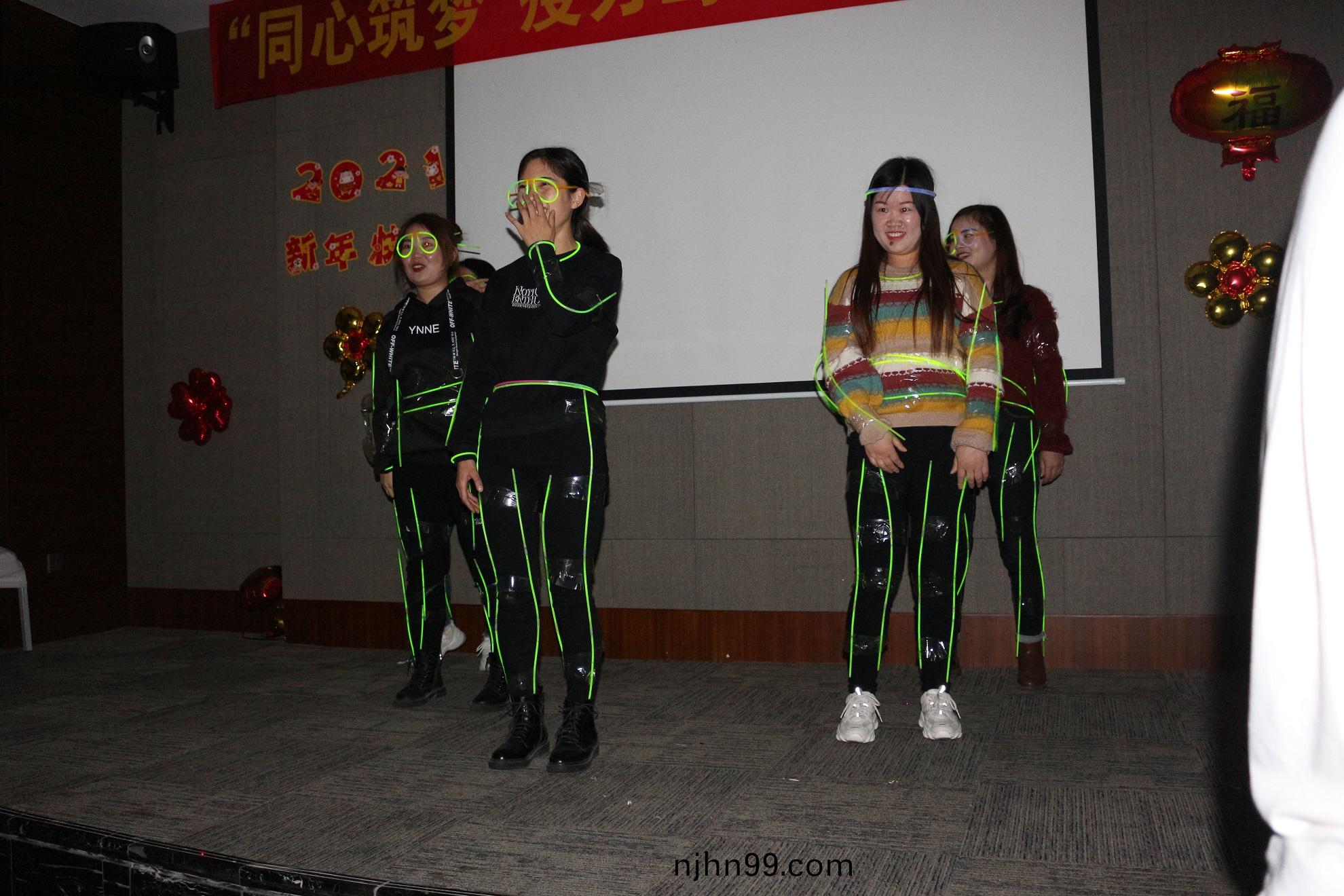 冠(guan)華偉業(ye)-熒光(guang)舞(wu)