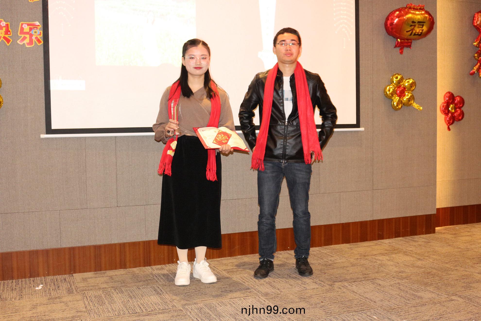 冠(guan)華偉業(ye)-愛崗(gang)敬(jing)業(ye)盧(lu)鳳(feng)蘭