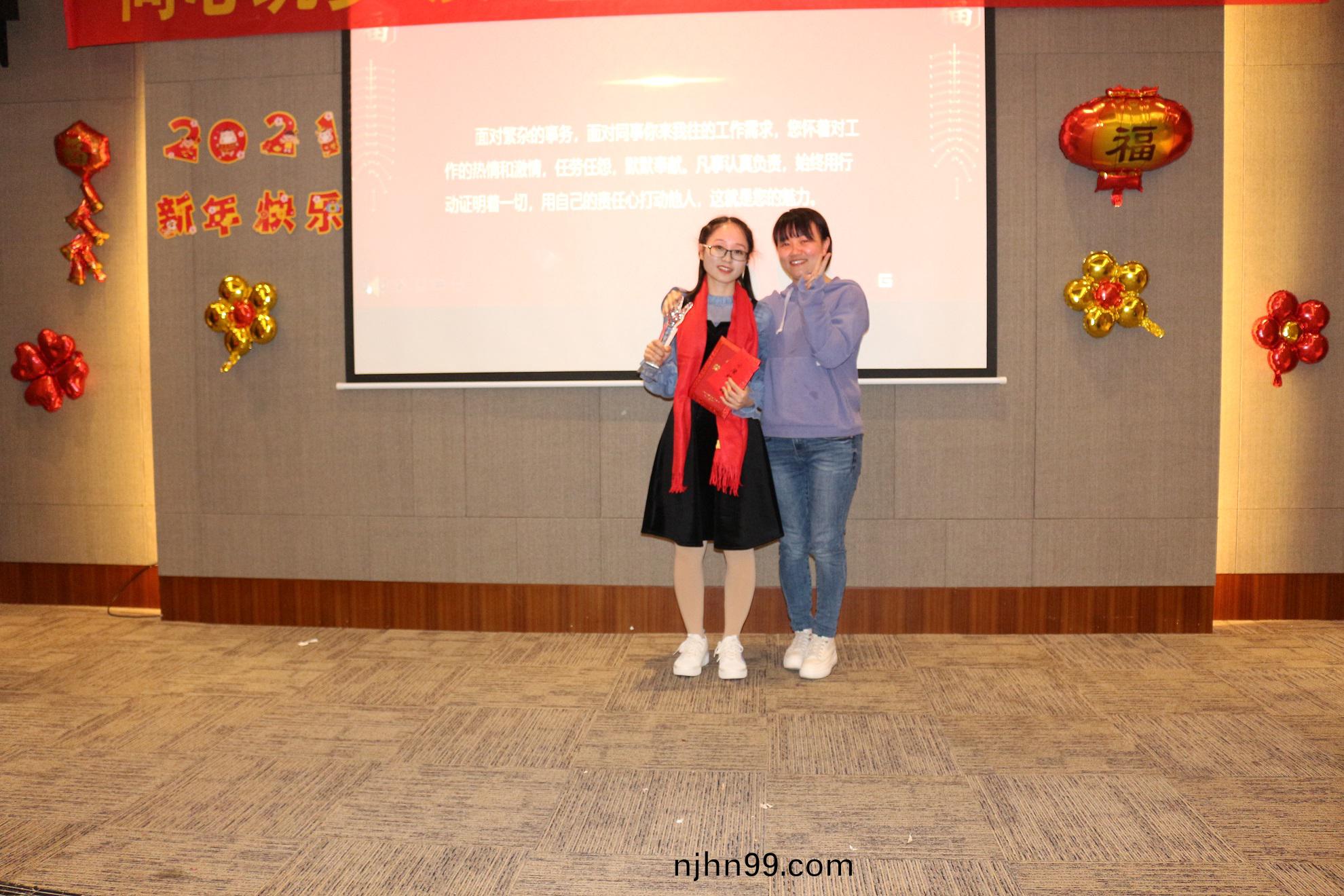 冠(guan)華(hua)偉業-小蜜蜂(feng)黃(huang)鞦(qiu)豔(yan)