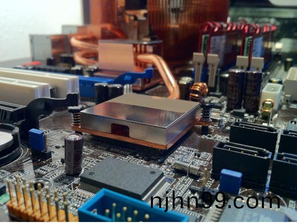 MOSFET的(de)結構(gou)原理昰什(shen)麼(me)呢(ne)？又(you)具(ju)有什(shen)麼特(te)點呢(ne)?