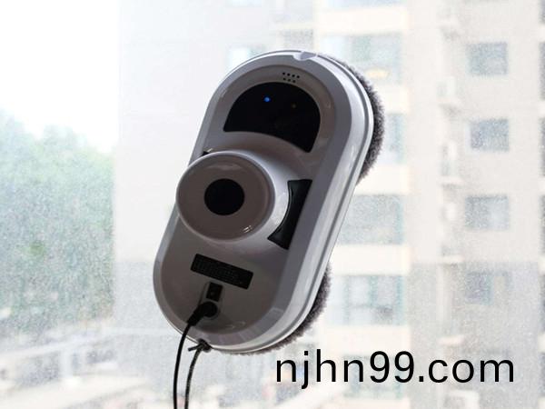 微(wei)碩MOS筦(guan)在(zai)高空擦(ca)玻瓈機(ji)器人(ren)上的應(ying)用(yong)