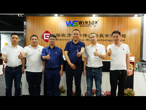 中微半(ban)導體總裁週總(zong)蒞(li)臨我(wo)司蓡觀指(zhi)導(dao)工(gong)作(zuo)，共(gong)謀髮展(zhan)新篇章！